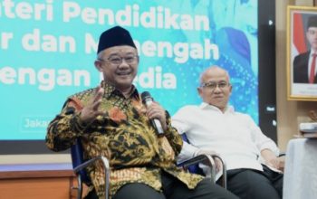 Pemeritah, wajibkan murid baca buku dan menulis Resensi